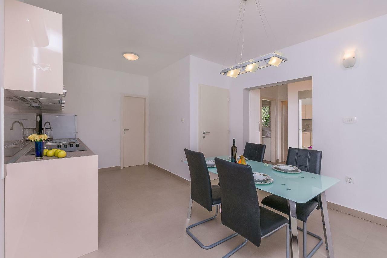 Apartments Villa Aquamarine Дуче Экстерьер фото