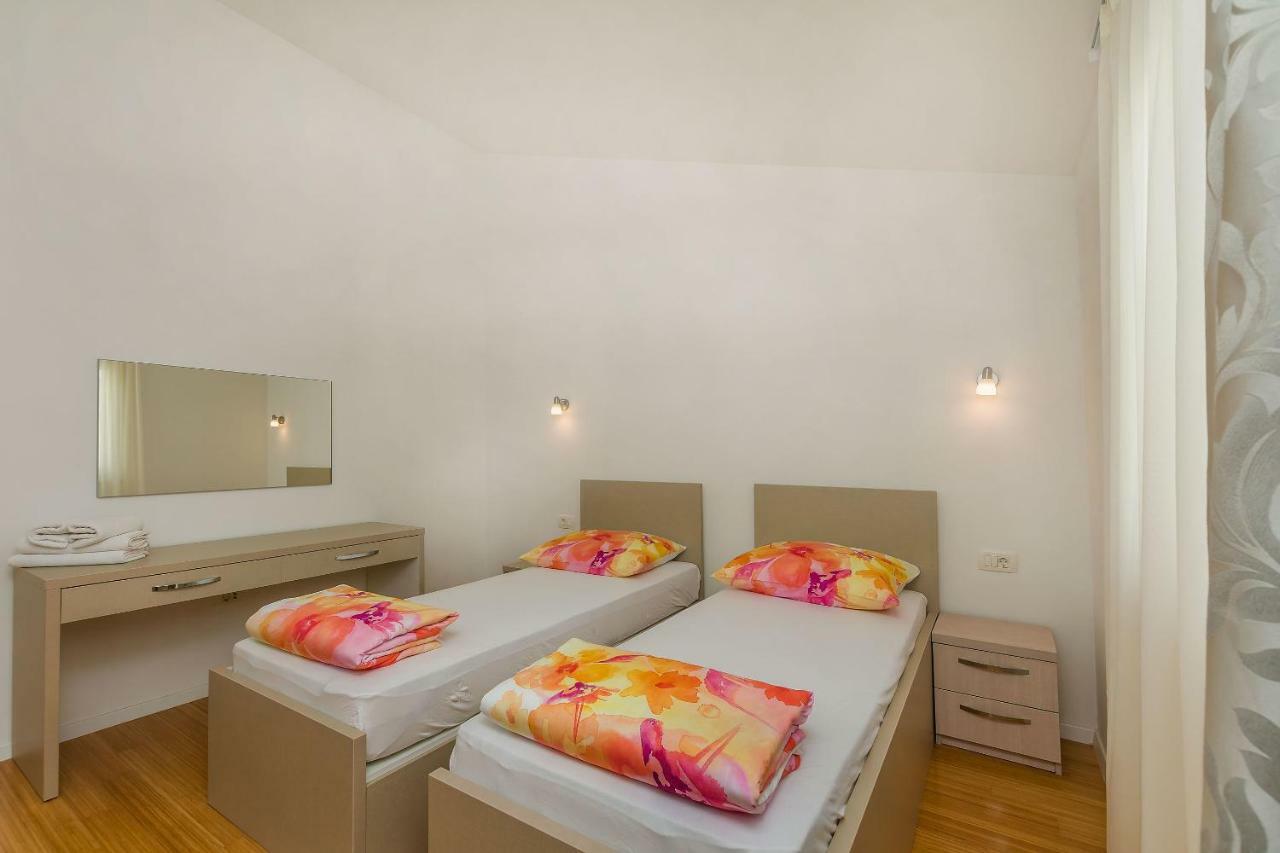 Apartments Villa Aquamarine Дуче Экстерьер фото